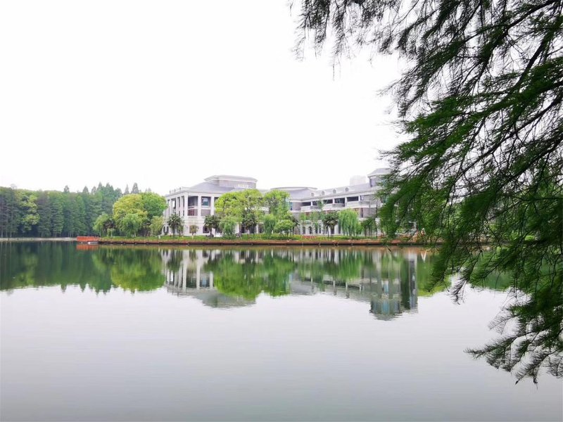 East Lake Hotel Wuhan Over view