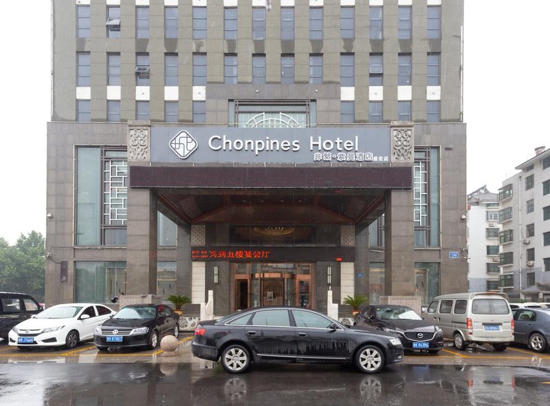 Chonpines Hotel ZimanOver view