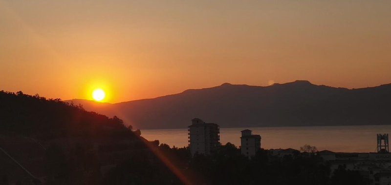 LAKE FUXIAN YOUTH HOSTELOver view