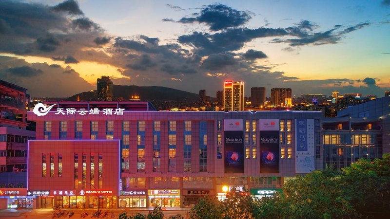 Skyline & Cloud Business HotelOver view