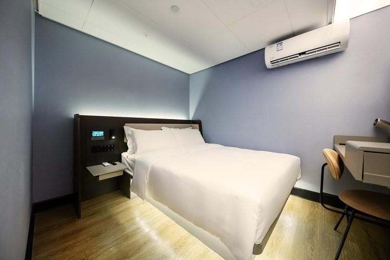 Hanting Express (Shanghai Xujiahui Caobao Road Subway Station)Guest Room