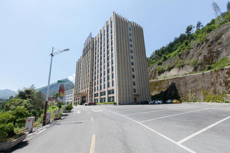 Shennongjia Auspicious Clouds Building Forest Hotel Over view