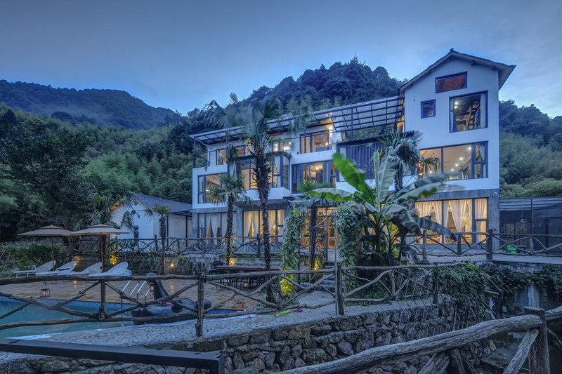 Looming Yuantai Boutique HomestayOver view