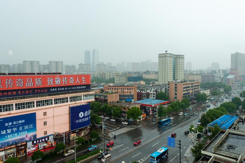 Vienna International Hotel (Changsha West Bus Station) Over view