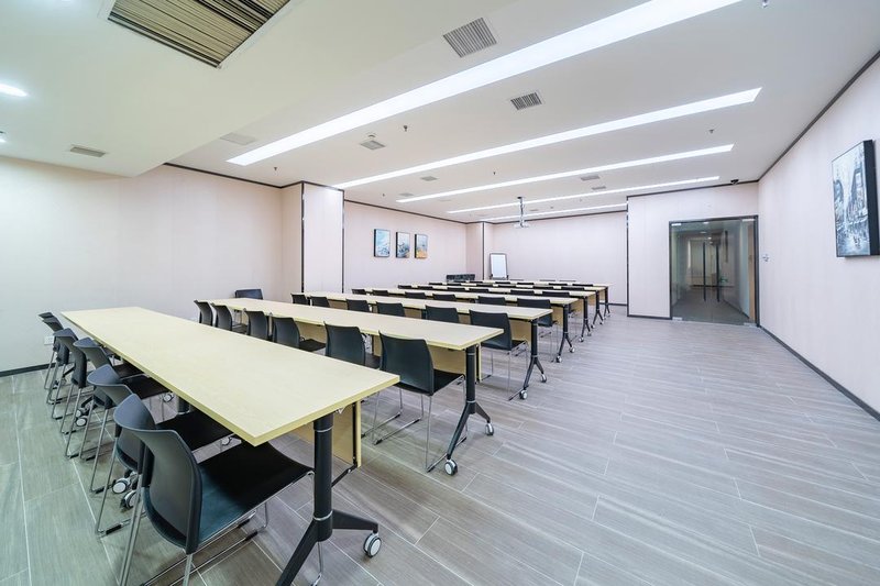 Hanting Express Caobao Road Shanghai meeting room