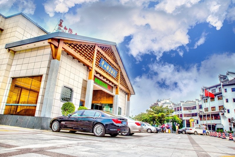 Huangshan Huiyan Hotel over view