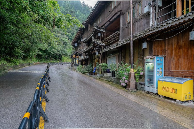 Diezhuang Holiday Hotel (Xijiang Shanglinyuan) Over view