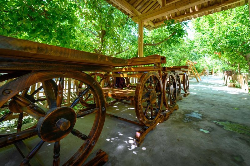 nongfushanzhuangHotel public area