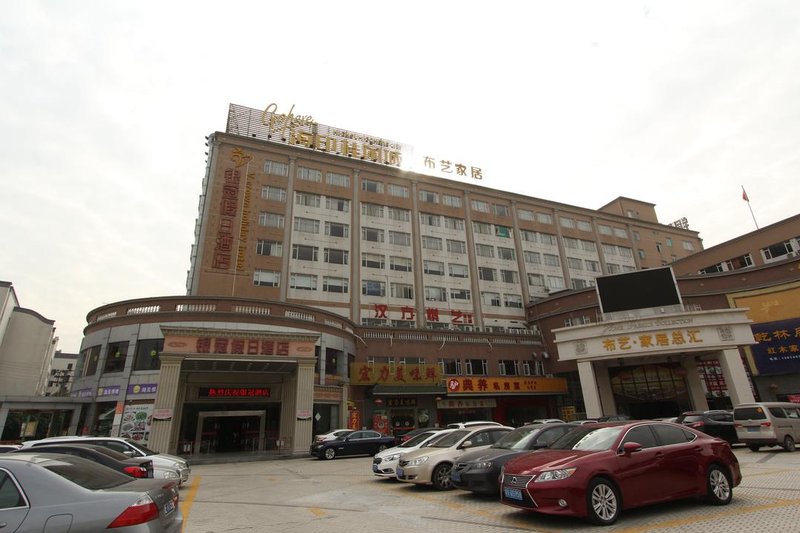 V. Crown Holiday Hotel (Guicheng Middle School) Over view