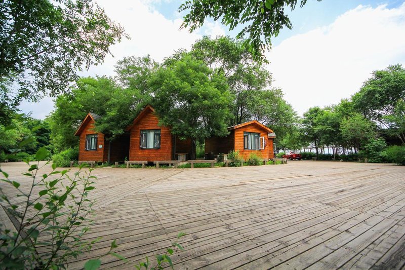 Box Encounter Wooden House Over view