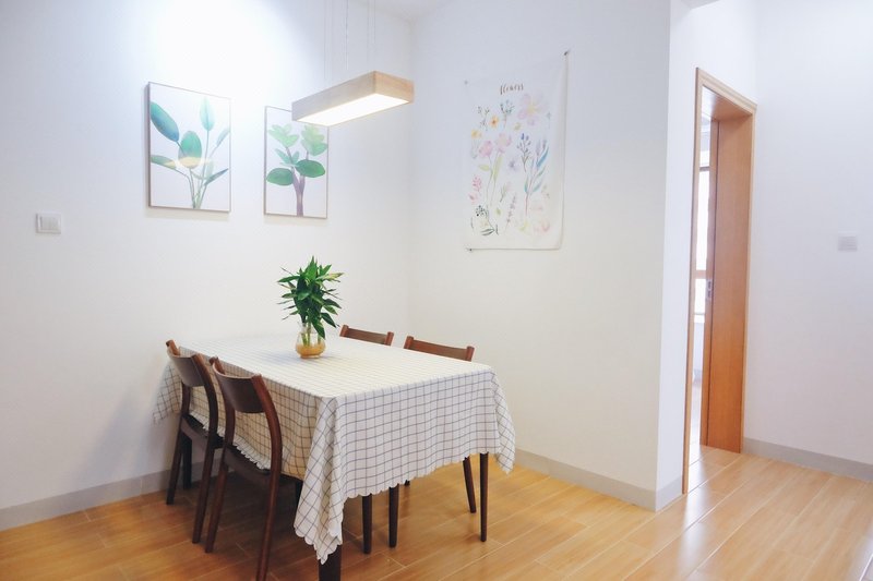 Home Rainbow GGuest Room