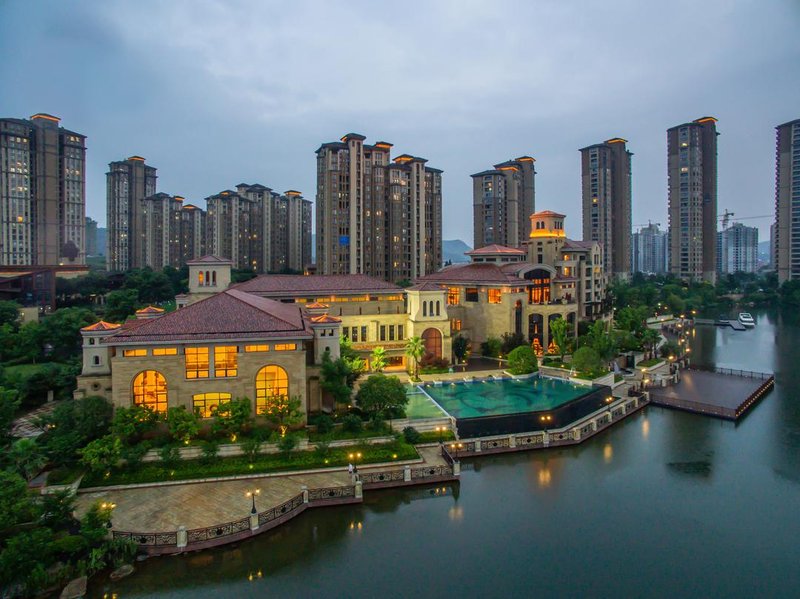 Donghai Xianhucheng Huanglong Hotel over view