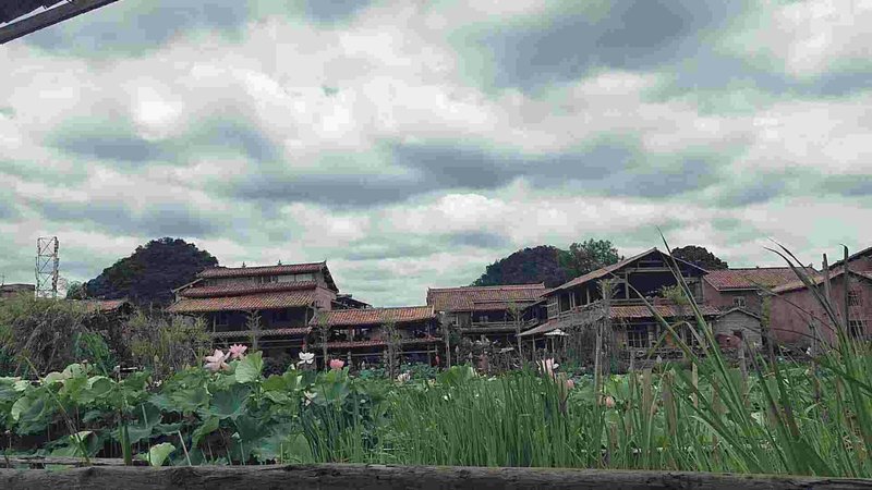 Sanxianjia Lakeside Inn Over view