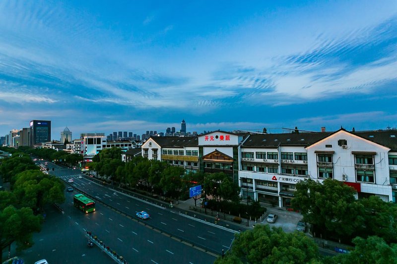 New Century Manju Hotel (Shaoxing Luxun Native Place) Over view