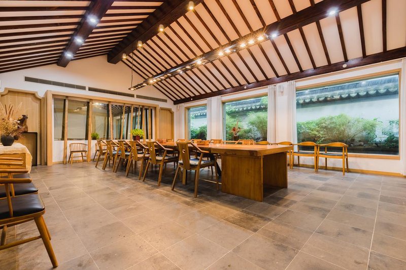 Zhenfengxuan Holiday Courtyard Restaurant