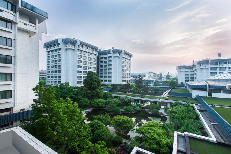 The Dragon Hotel Hangzhou Over view