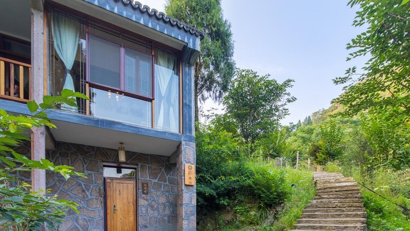 Fenglai Banshan Holiday Hostel Over view