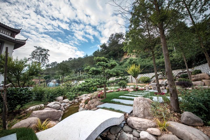 Qiandao lake mountain south quality boutique  GuesthouseOver view