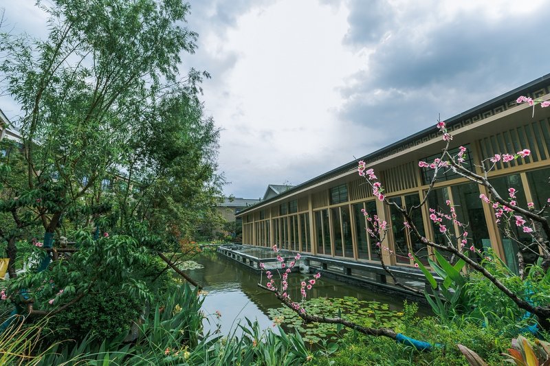 Panan Lake Holiday Hotel Over view