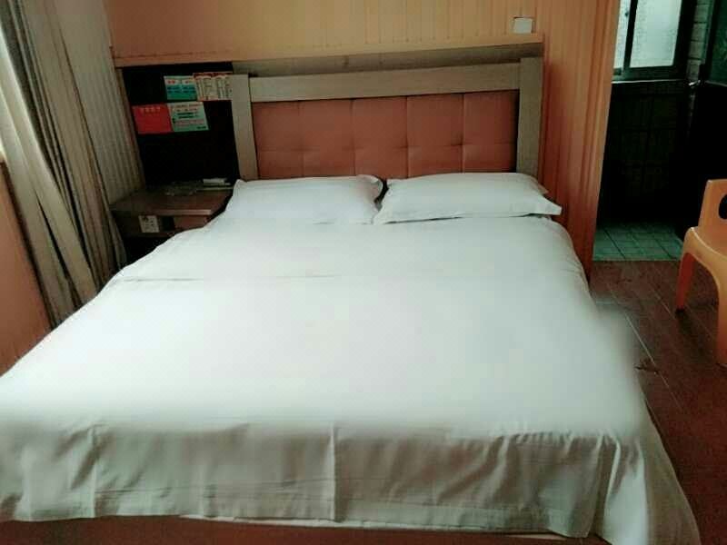 Qinzhou Anyue Hotel Guest Room