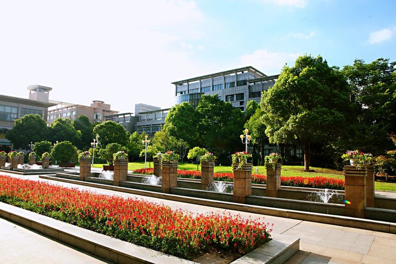 Luxury Blue Horizon Hotel (Wuxi Huishan Wanda Plaza) Over view