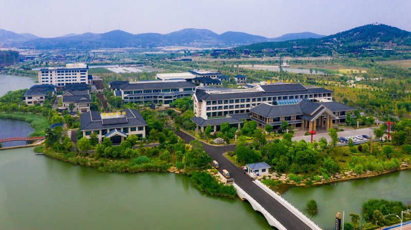 Longshan Hotel Over view