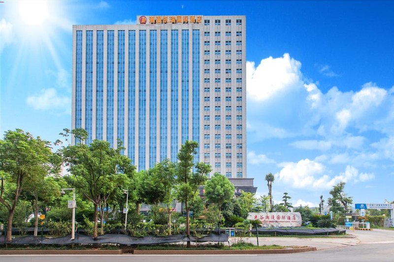 潮漫凯瑞国际酒店(武汉光谷佳园路地铁站文华学院店)外景图
