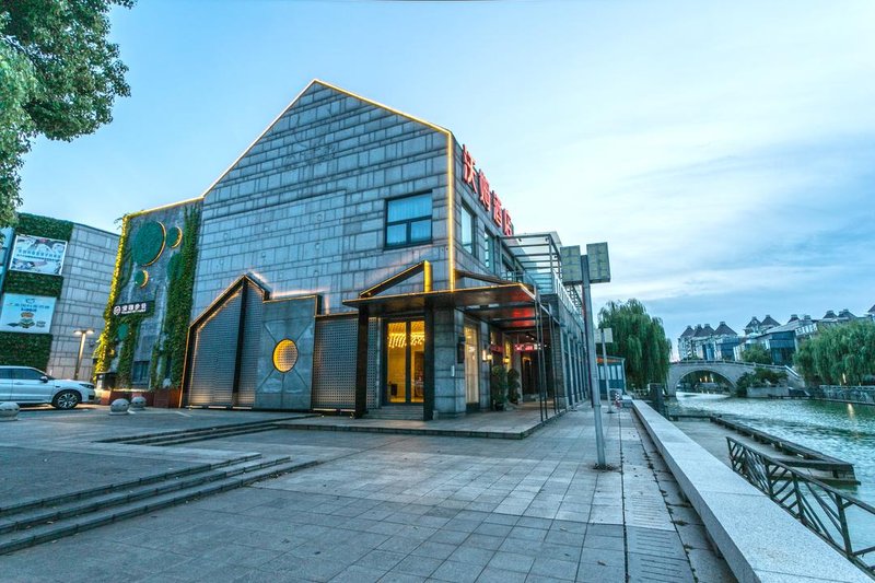 Meijin Hotel (Suzhou Jinji Lake, Neiwan) over view