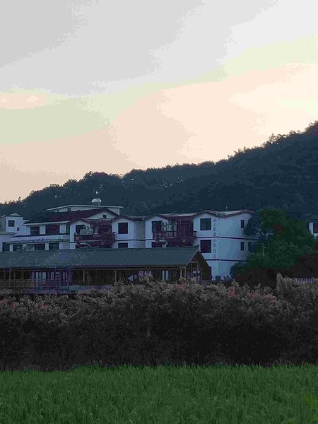 Langshan Bajiaozhai Xiao'er Farm House Over view