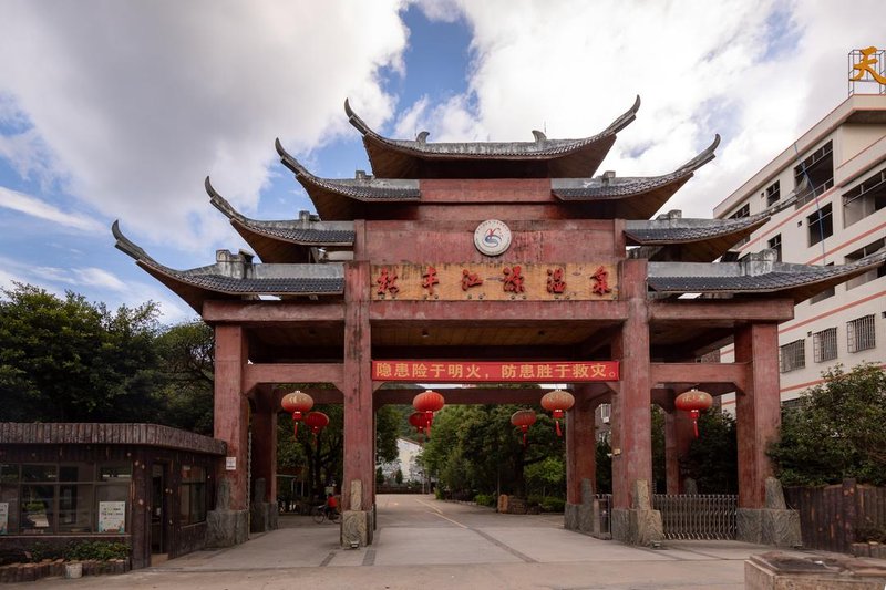 Xinfeng Jiangyuan Hot Spring Resort Over view