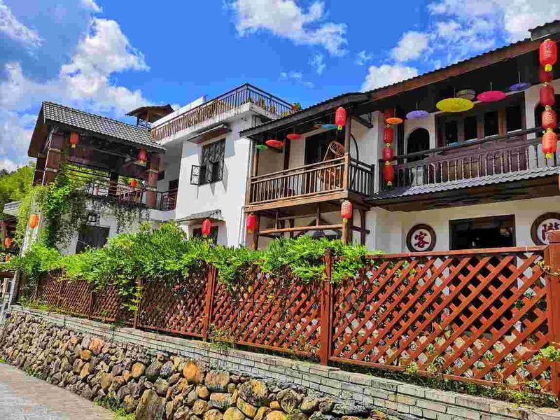 Longmen Hotel Over view