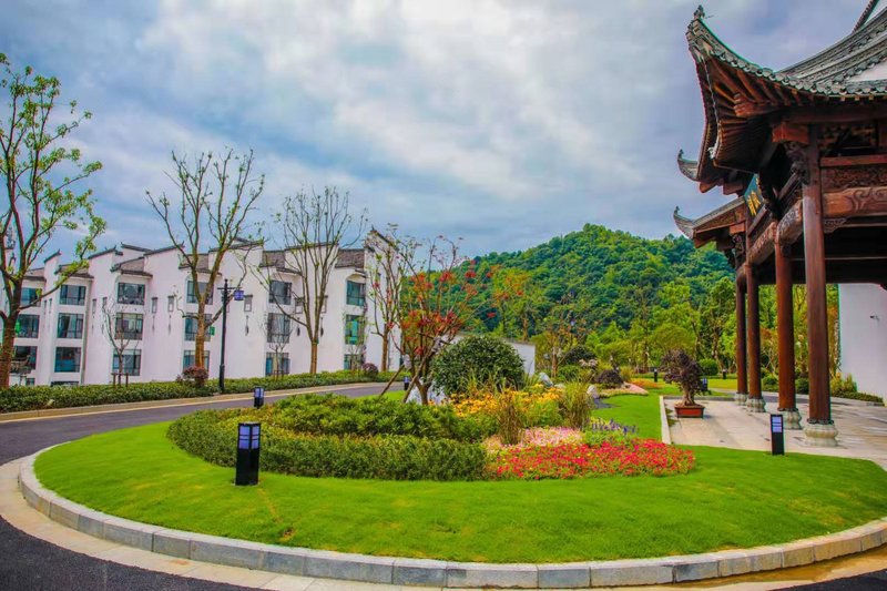 Yuehuitang Hotel over view