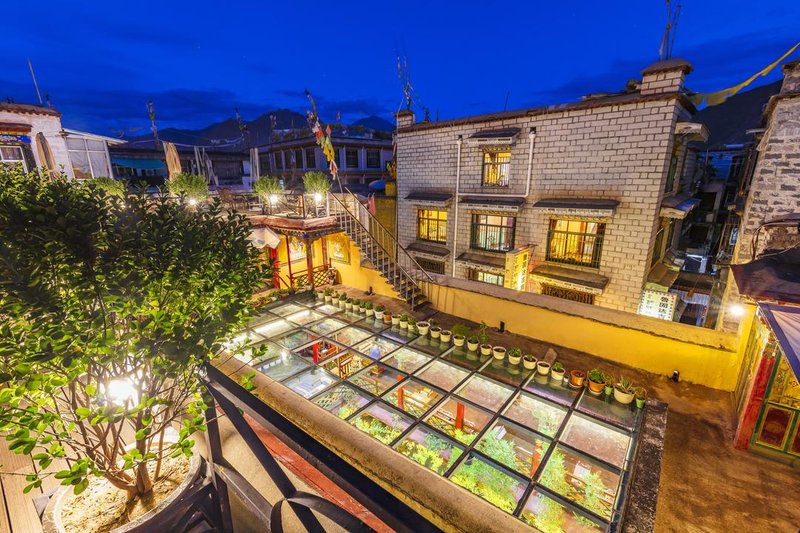 Floral Hotel Lincang (Lhasa Jokhang Temple Old Town) Over view