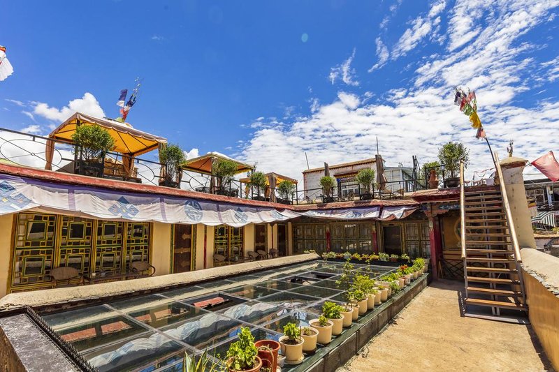 Floral Hotel Lincang (Lhasa Jokhang Temple Old Town) Over view