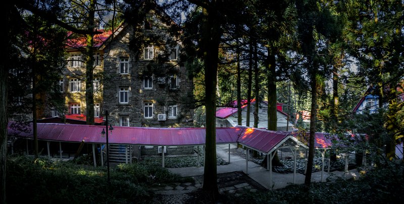 Longhao Holiday Hotel Over view