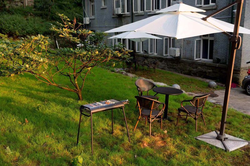 Longhao Holiday Hotel Over view