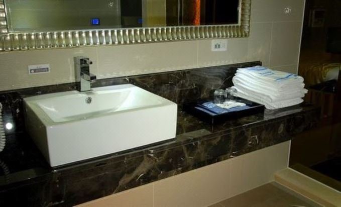 薇风情汽车旅馆(凤山店)外景图