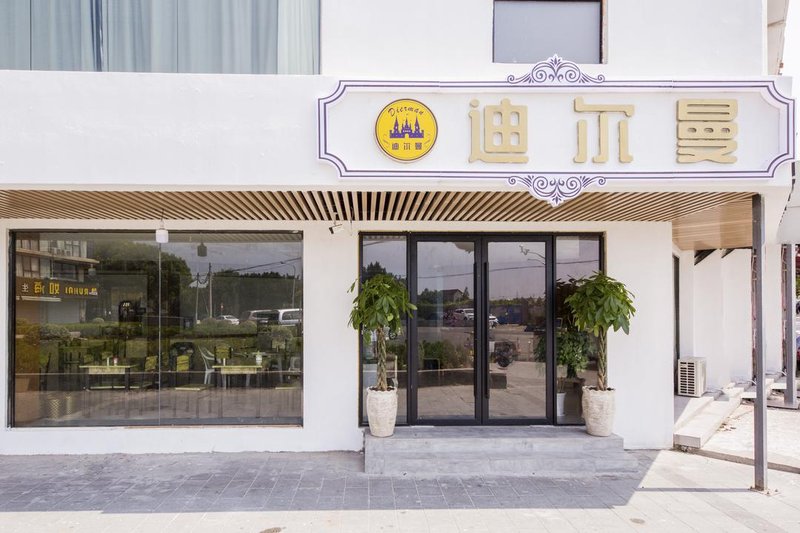 WHITE BUILDING Over view