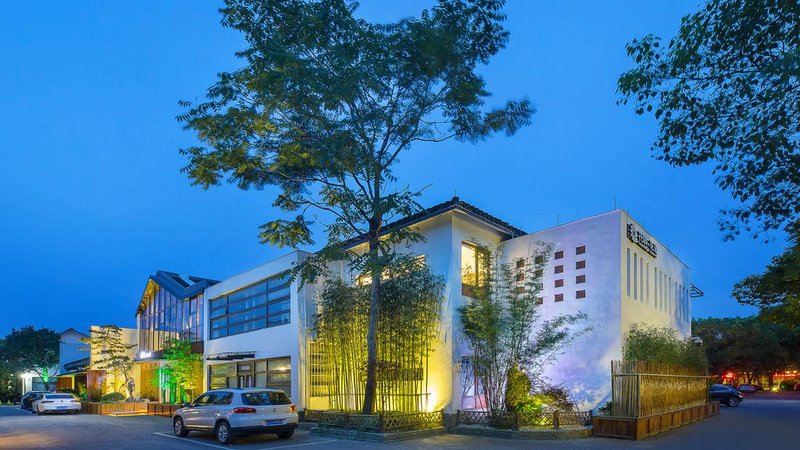 Floral Hotel Huaji Over view