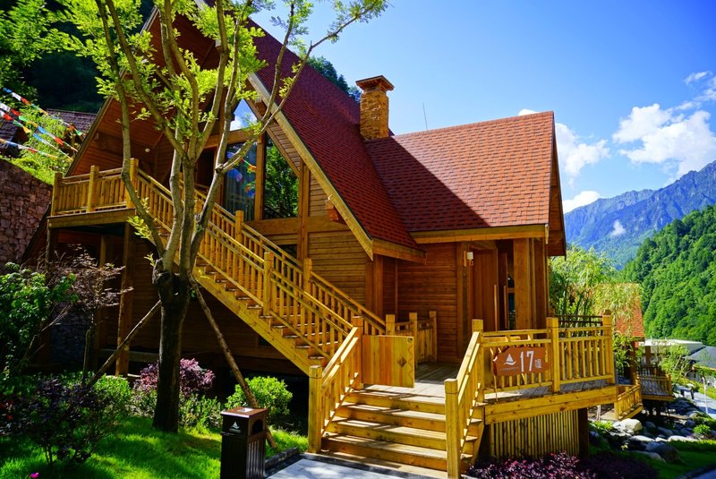 Xuerong Flower Field Chalet Hotel Over view