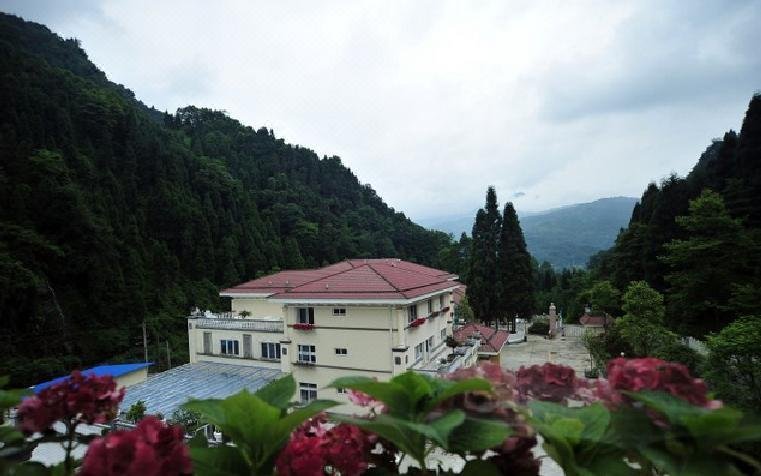 Baoshan Hot Spring Holiday Hotel over view