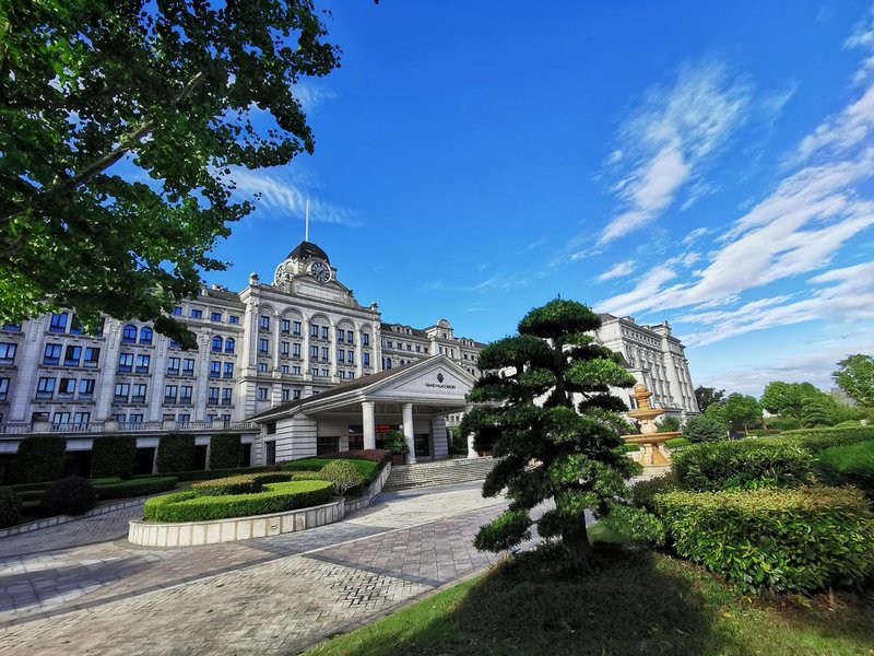 Grand Palace Resort Over view