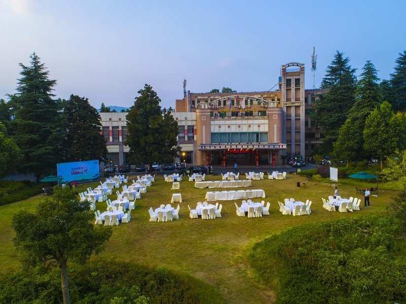 Huangshan Guoyuan Hotel Over view