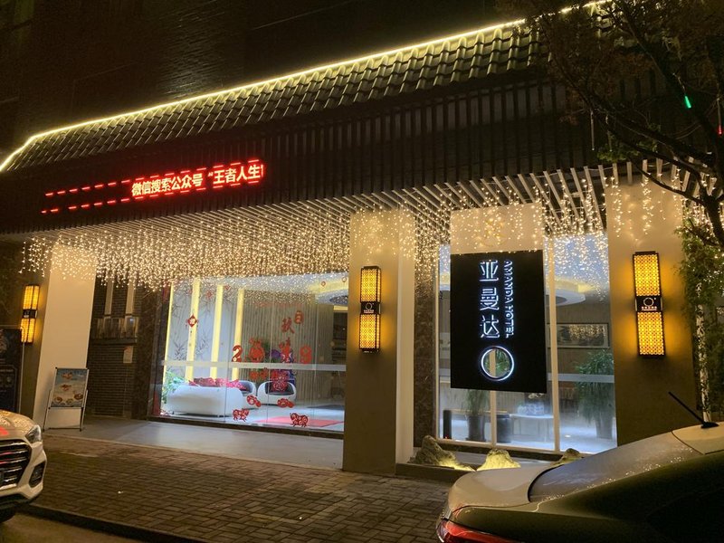 Amanda Hotel Over view