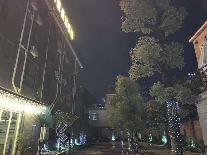 Amanda Hotel Over view