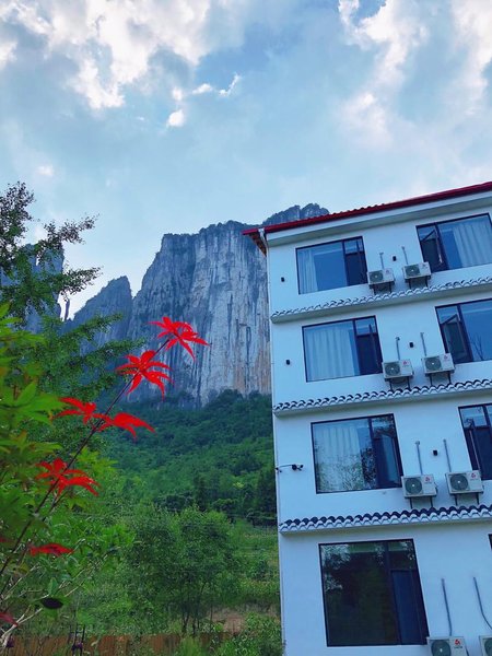 Nianshan Xiaoyin Tangquan Hotel Over view