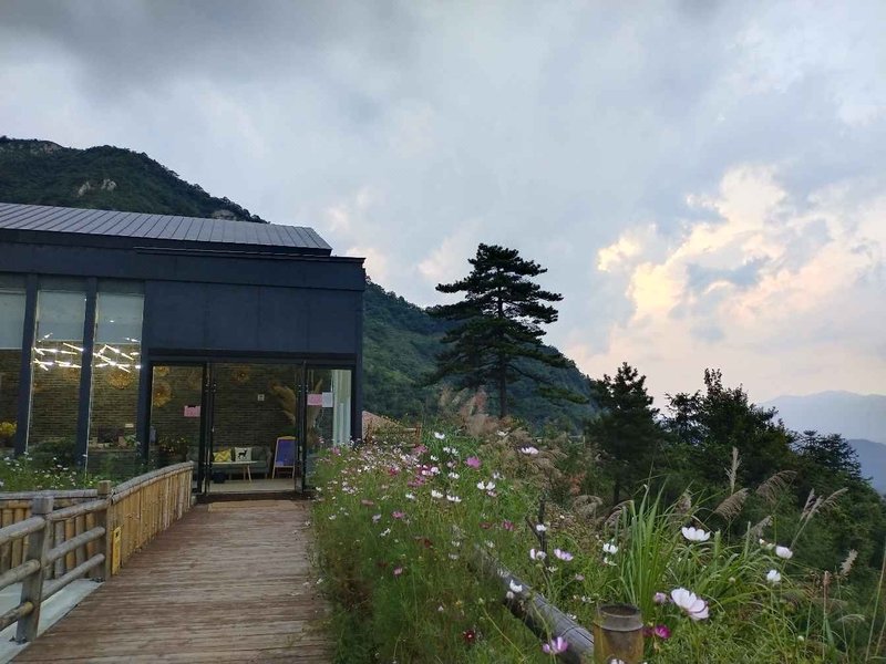 Mount Tianzhu Moshang Haixingu Hostel Over view