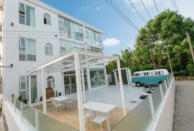 Fangning Qinglvju Hostel Over view