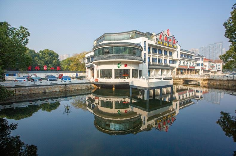 Huangmei Shanzhuang Hotel over view