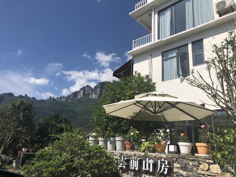 mountain cloud hotel Over view